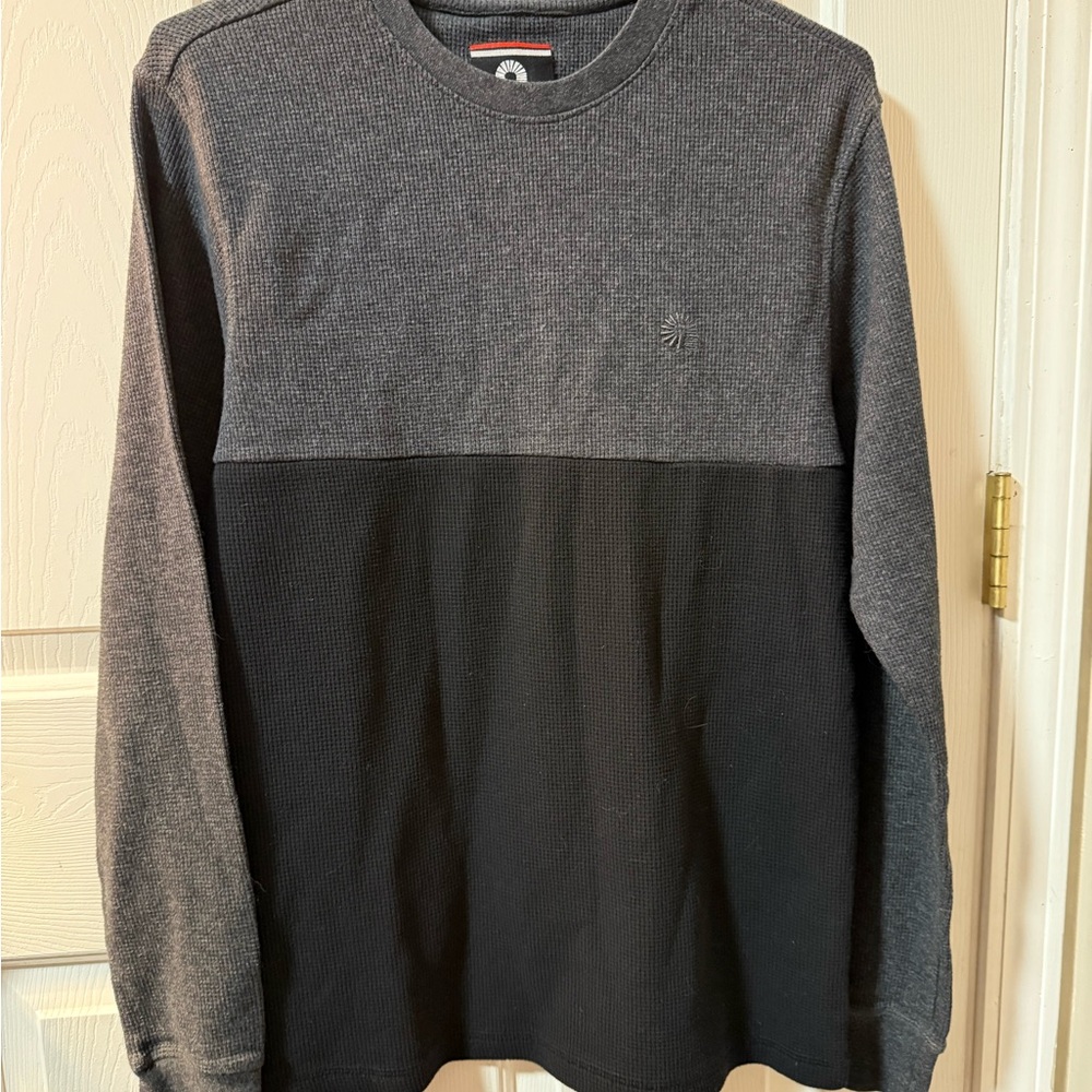 Akademiks Men’s Two-Toned Gray and Black Thermal Long Sleeve Shirt